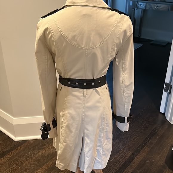 Beautiful trench BCBG - Picture 2 of 2